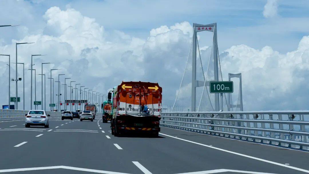 深中通道通車，盈峰環境掃路車護航國家重大工程